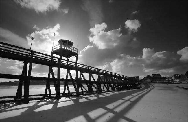 Visite : La digue de Luc-sur-Mer et ses histoires