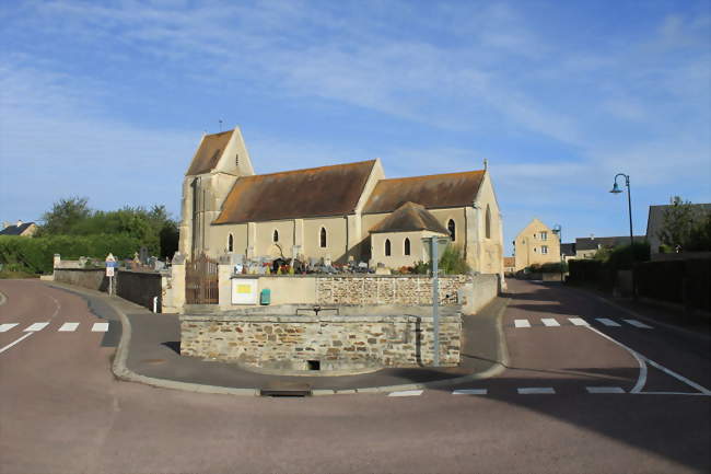 L'église Saint-Denis et le lavoir - Mondrainville (14210) - Calvados