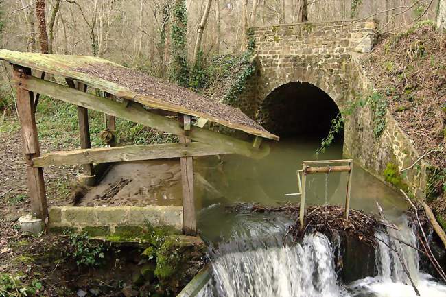 Le lavoir sur le ruisseau de Boulaire - Rapilly (14690) - Calvados