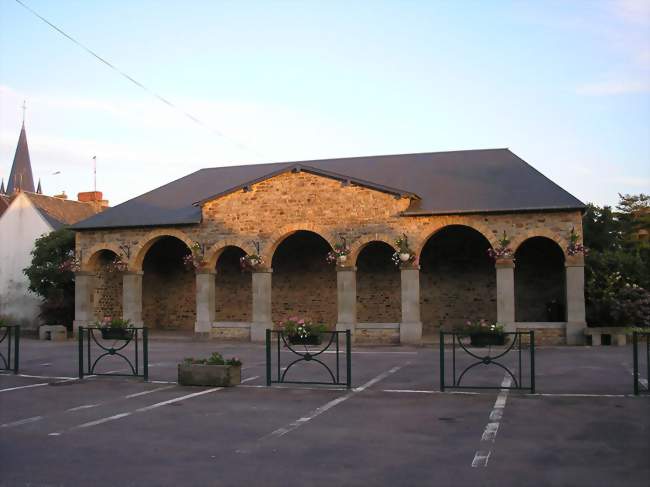 La halle - Saint-Martin-des-Besaces (14350) - Calvados