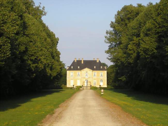 Le château du Mesnil-d'O - Vieux-Fumé (14270) - Calvados
