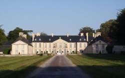 photo Lumières festives sur le château et l'église d'Audrieu