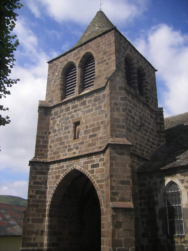 Extérieur de l'église Saint-Léger de Cheylade - Cheylade (15400) - Cantal