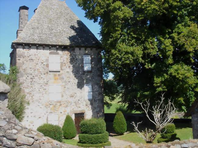 Manoir de Falhiès à Giou de Mamou - Giou-de-Mamou (15130) - Cantal