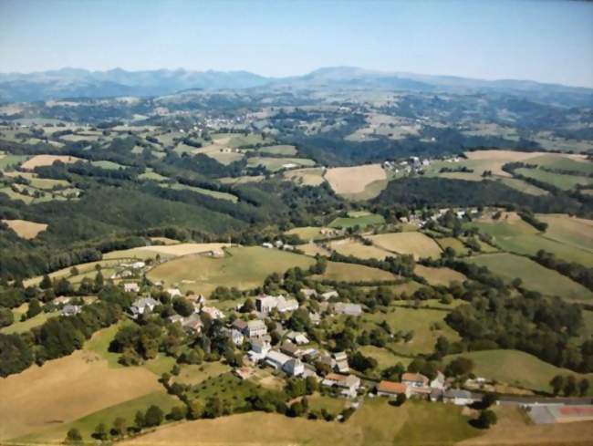 Labrousse vu d'avion - Labrousse (15130) - Cantal