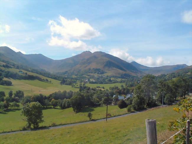 Vue d'ensemble de la commune - Lavigerie (15300) - Cantal