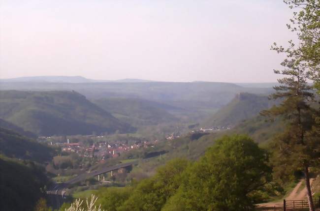 Massiac vu depuis la vallée de l'Alagnonnette - Massiac (15500) - Cantal