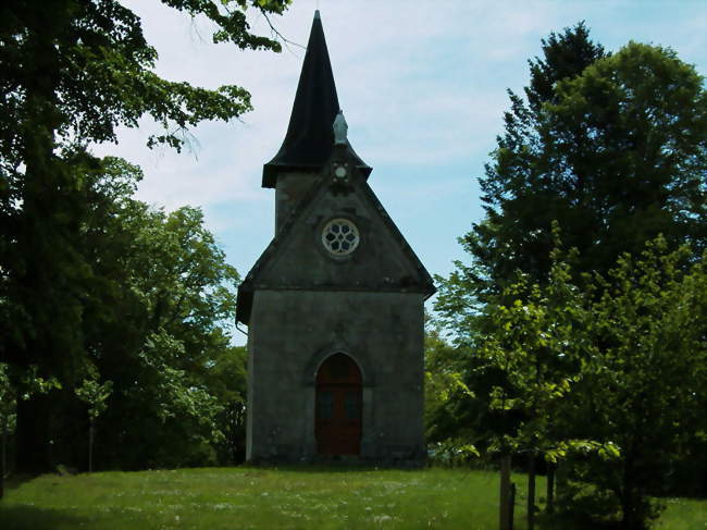 La chapelle du puy Rachat sur la commune de Nieudan - Nieudan (15150) - Cantal