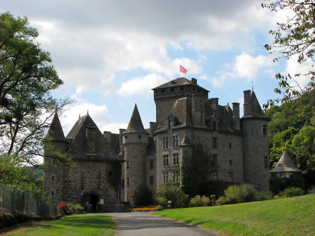 Le château de Pesteils à Polminhac - Polminhac (15800) - Cantal