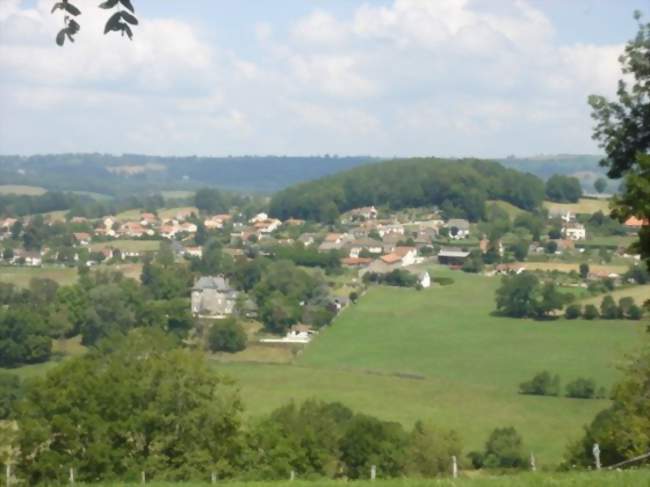 Vue générale du bourg - Reilhac (15250) - Cantal