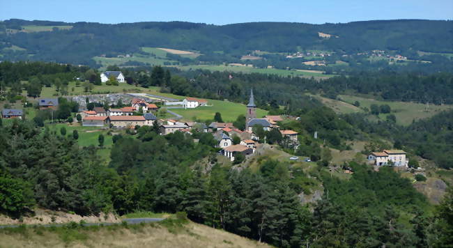 Vue panoramique de Saint-Georges - Saint-Georges (15100) - Cantal