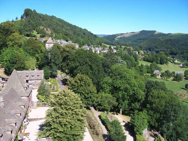 Le village vu du château d'Anjony à Tournemire - Tournemire (15310) - Cantal