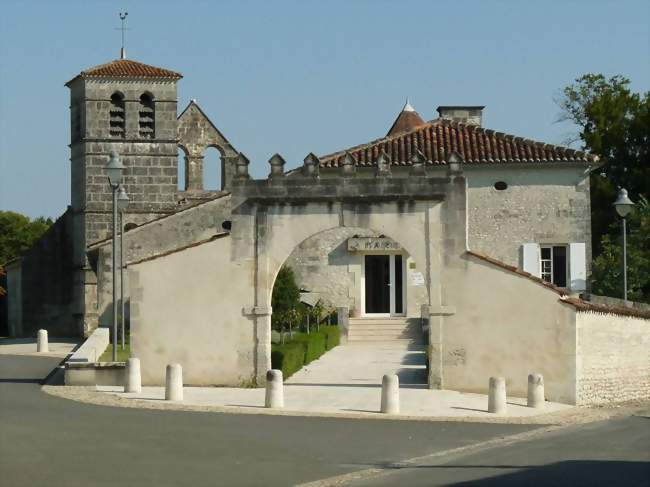 Mairie et église d'Ars - Ars (16130) - Charente