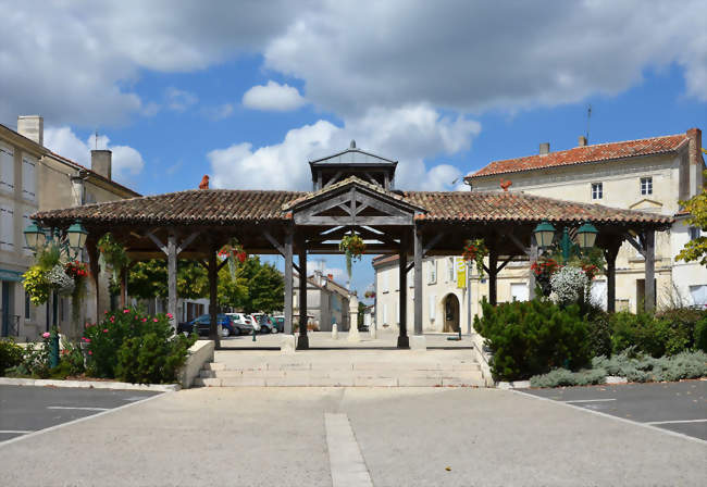 Marché hebdomadaire de Baignes-Sainte-Radegonde