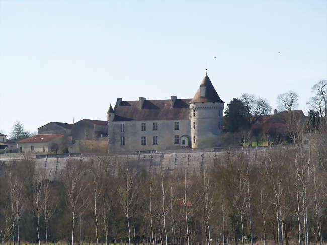 Le château de Bayers - Bayers (16460) - Charente
