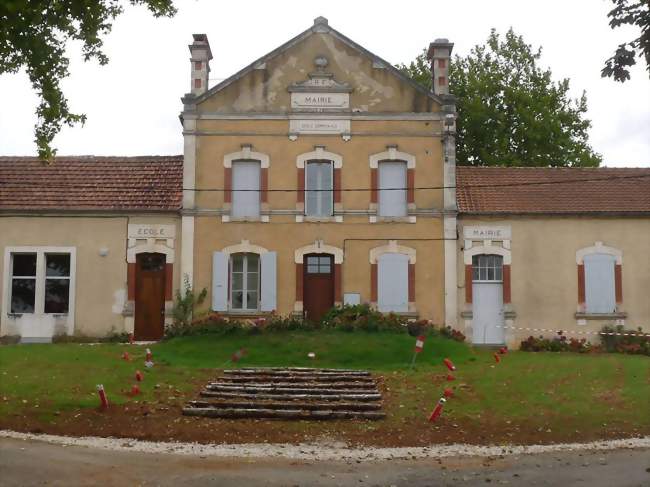 La mairie de Bioussac - Bioussac (16700) - Charente