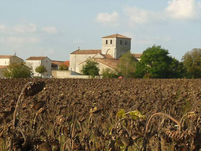Bunzac depuis la route de Rancogne - Bunzac (16110) - Charente