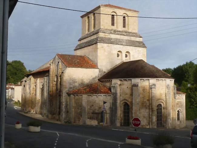 L'église abbatiale de Cellefrouin - Cellefrouin (16260) - Charente