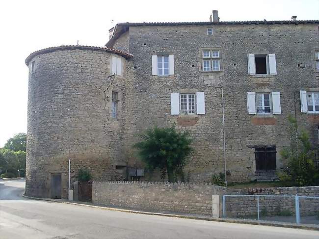 Le château - Champagne-Mouton (16350) - Charente