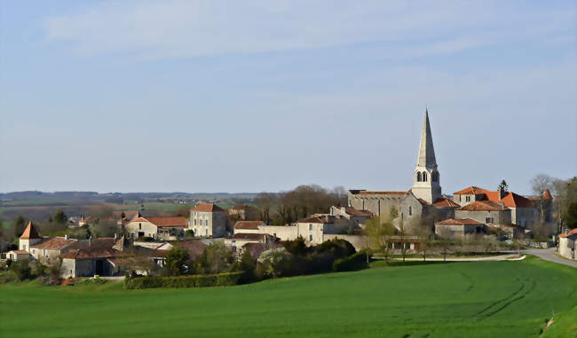Arrivée à Charmant par la D 123 - Charmant (16320) - Charente