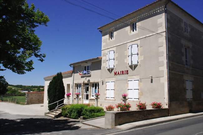 La mairie de Charmé - Charmé (16140) - Charente