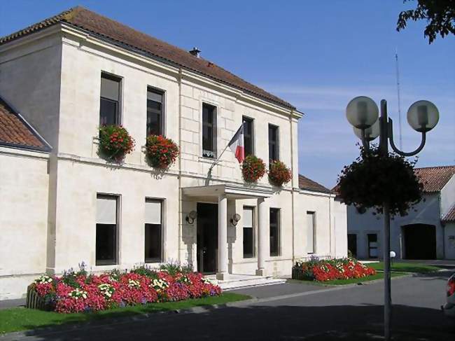 Mairie - Châteaubernard (16100) - Charente