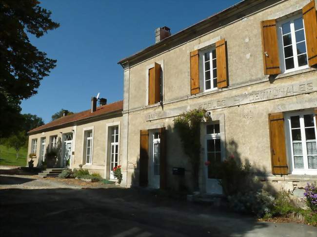 Mairie de Châtignac - Châtignac (16480) - Charente