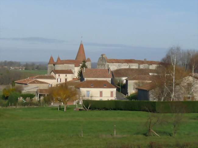 Le bourg - Chillac (16480) - Charente
