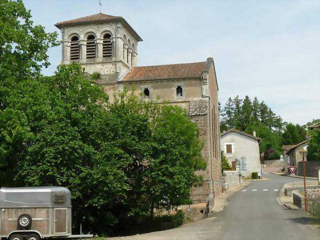 L'église de Chirac en arrivant d'Exideuil - Chirac (16150) - Charente