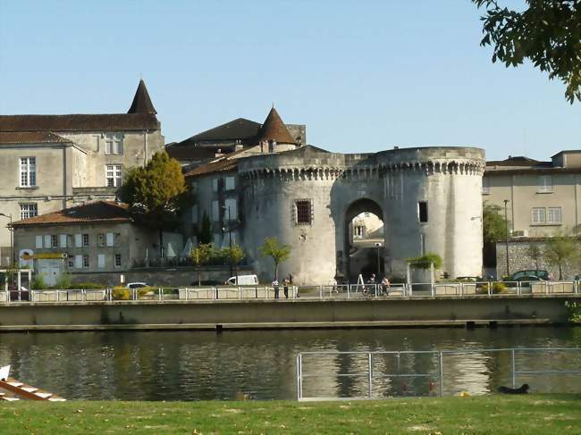 La porte Saint-Jacques et le château François Ier - Cognac (16100) - Charente