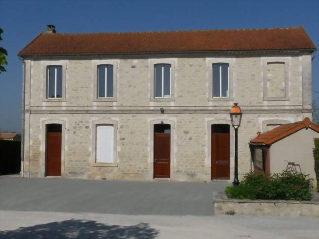 La mairie de Coulonges - Coulonges (16330) - Charente