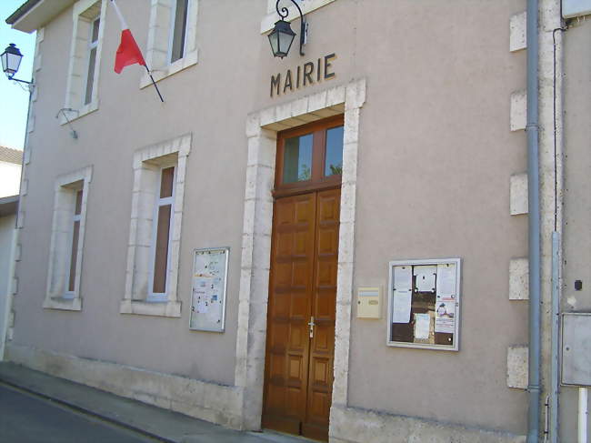 La mairie - Ébréon (16140) - Charente
