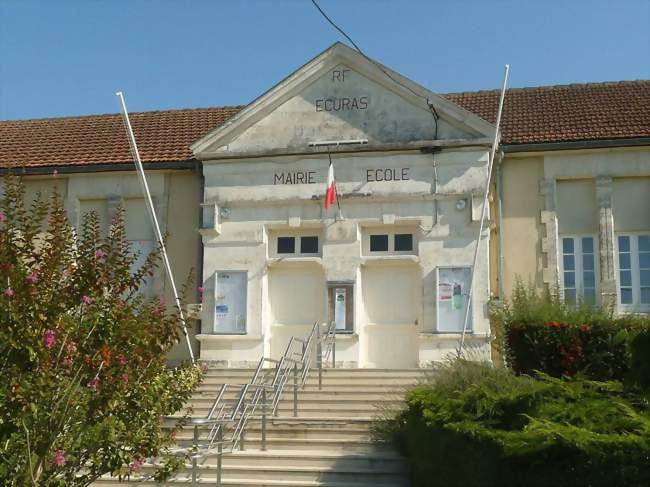 Mairie d'Écuras - Écuras (16220) - Charente