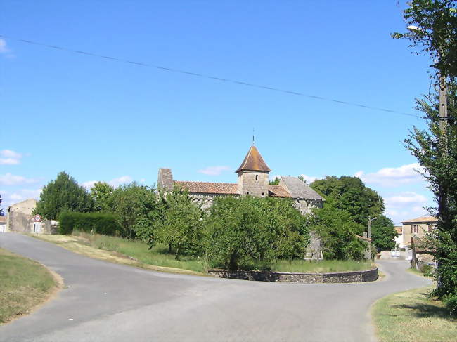 Vue générale du bourg - Empuré (16240) - Charente