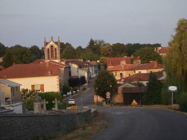 Le bourg - Épenède (16490) - Charente