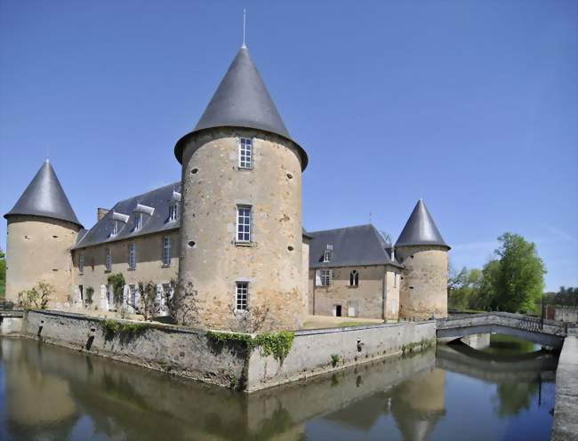 Le château de Rochebrune - Étagnac (16150) - Charente