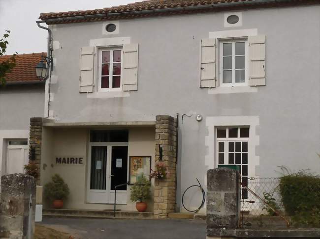 La mairie d'Hiesse - Hiesse (16490) - Charente