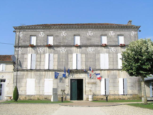 La mairie de Julienne - Julienne (16200) - Charente