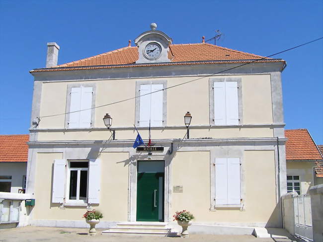 La mairie - Jurignac (16250) - Charente