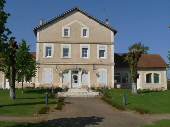 La mairie-école de Lessac - Lessac (16500) - Charente