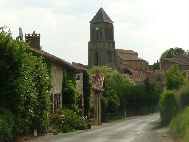 Vue en venant de Confolens - Lesterps (16420) - Charente