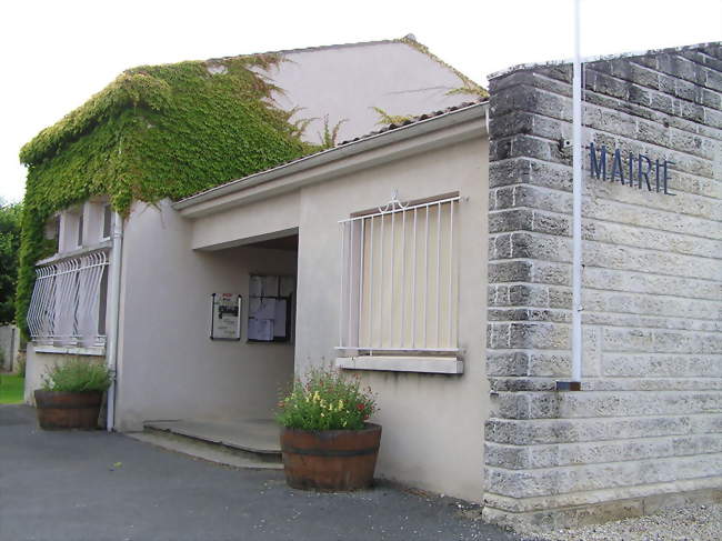 La mairie de Louzac-Saint-André - Louzac-Saint-André (16100) - Charente