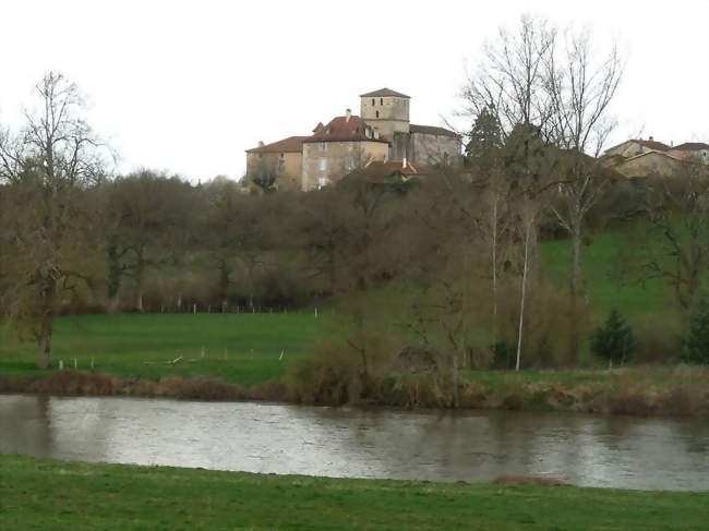 Manot surplombant la Vienne - Manot (16500) - Charente