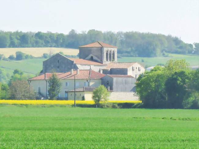 Lanville et son église - Marcillac-Lanville (16140) - Charente