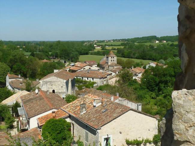 Le bourg et l'église Saint-Martin vus depuis le donjon - Marthon (16380) - Charente