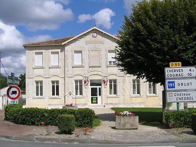 Mairie - Mesnac (16370) - Charente