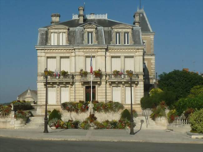 Hôtel de ville de Montbron - Montbron (16220) - Charente
