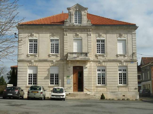 La mairie de Montembuf - Montembuf (16310) - Charente