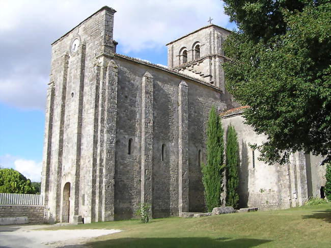 L'église Saint-Michel - Nanclars (16230) - Charente