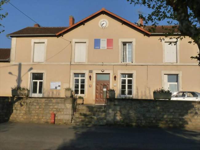 La mairie-école de Nieuil - Nieuil (16270) - Charente